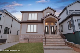 13 Waterford Ct, Staten Island, NY 10305