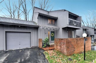 956 Canyon View Rd, Northfield, OH 44067