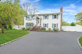 55 Ridgewood Dr, Shirley, NY 11967