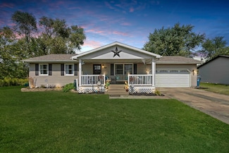 890 Cheyenne Dr, Lowell, IN 46356