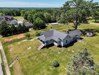 213 S Main St, Jefferson, SC 29718
