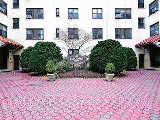 17 N Chatsworth Ave Unit 2DE, Larchmont, NY 10538