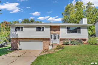 1816 Winding Hill Rd, Davenport, IA 52807