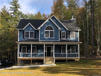 16 Silo Ridge Dr, Wallkill, NY 12589