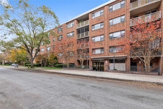 100 Clinton Ave Unit 2N, Mineola, NY 11501