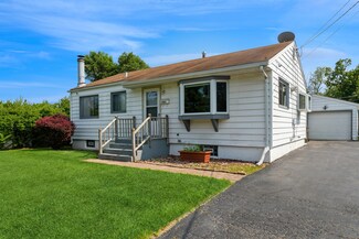 2005 11th St, Winthrop Harbor, IL 60096