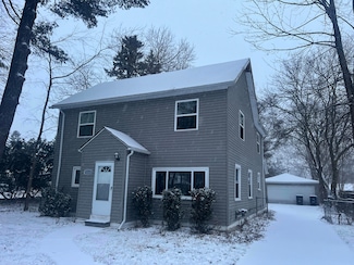 9064 Hartel St, Livonia, MI 48150