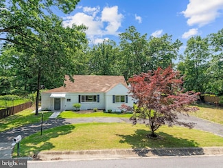 5004 Barnaby Ln, Oxon Hill, MD 20745