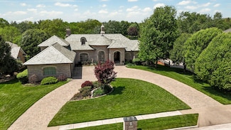 5245 S Stonehaven Dr, Springfield, MO 65809