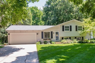2955 Sunset Rd, Kalamazoo, MI 49009