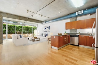 645 W 9th St Unit 237, Los Angeles, CA 90015