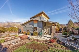 126 Dunn Cir, Ashland, OR 97520