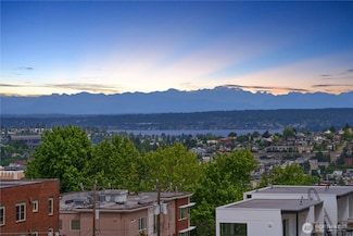 1818 Bigelow Ave N Unit 403, Seattle, WA 98109