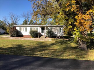 803 E Salling St, Perry, MO 63462