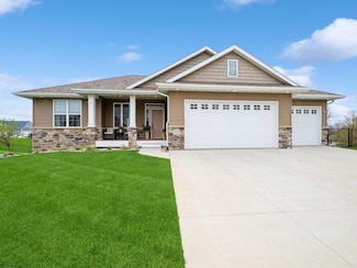 630 Lincoln Ct, Center Point, IA 52213
