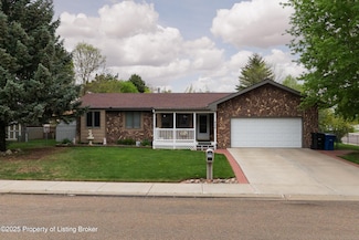 956 Shinagle Dr, Dickinson, ND 58601