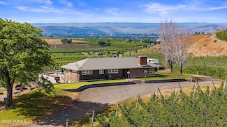 3090 Lombard Loop Rd, Wapato, WA 98951