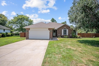 3636 W Shawnee Dr, Springfield, MO 65810