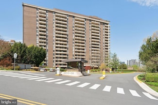 1800 Old Meadow Rd Unit 1204, McLean, VA 22102