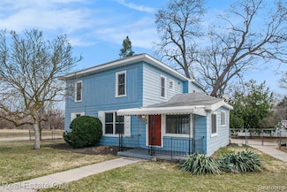 54 Division St, Oxford, MI 48371