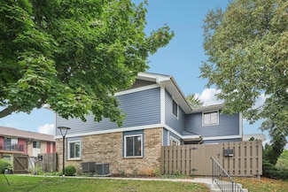 N76W14595 N Point Ct, Menomonee Falls, WI 53051