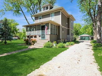 719 3rd Ave NW, Mount Vernon, IA 52314