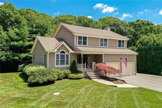 60 Derbyshire Dr, Cranston, RI 02921