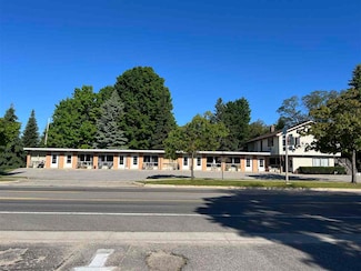 1415 Bridge St, Charlevoix, MI 49720