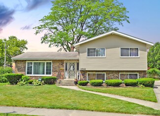 2542 Red Oak Dr, Dyer, IN 46311