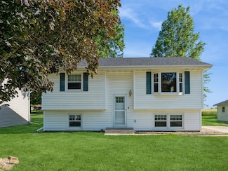 808 SW 2nd St, Stuart, IA 50250