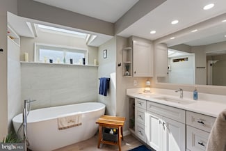 203 Dayton Ave, Toms River, NJ 08753