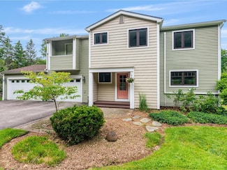 1439 E Hill Rd, Williston, VT 05495
