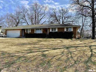 707 S Hilldale Ave, Eureka, IL 61530