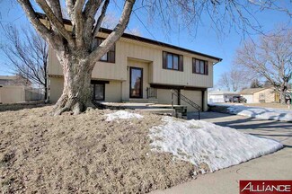 13831 Greenfield Rd, Omaha, NE 68138