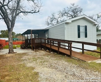310 Duck St, Pleasanton, TX 78064