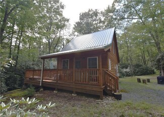 221 Delaware Dr, Jim Thorpe, PA 18229