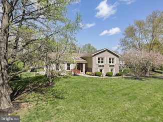 10854 Meadowland Dr, Oakton, VA 22124
