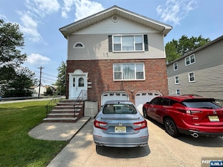 5 Daniel Ct, Saddle Brook, NJ 07663