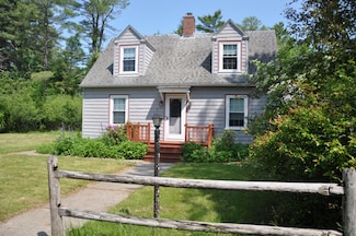 5 Charles St, Orono, ME 04473