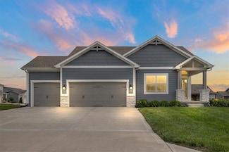 1517 SW Arbor Creek Dr, Lees Summit, MO 64082