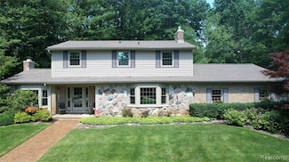 3319 N Tipsico Lake Rd, Hartland, MI 48353