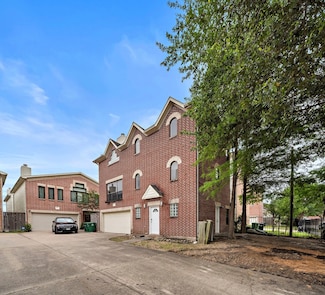 9709 Riddlewood Ln, Houston, TX 77025