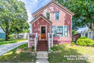 254 5th Ave, Manistee, MI 49660