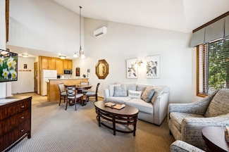 4955 N Landmark Cir Unit 4225, Egg Harbor, WI 54209