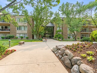 2 Oak Brook Club Dr Unit C109, Oak Brook, IL 60523