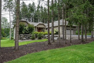 4342 Chickadee Cir, Syracuse, NY 13215