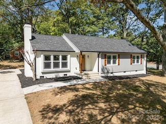 2200 Hathaway Dr, Greensboro, NC 27408