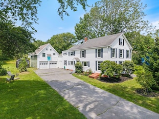 216 Middle Rd, Falmouth, ME 04105