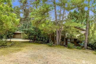 2305 88th Place NE, Clyde Hill, WA 98004