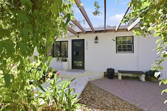 2826 Marlette St, Sarasota, FL 34231